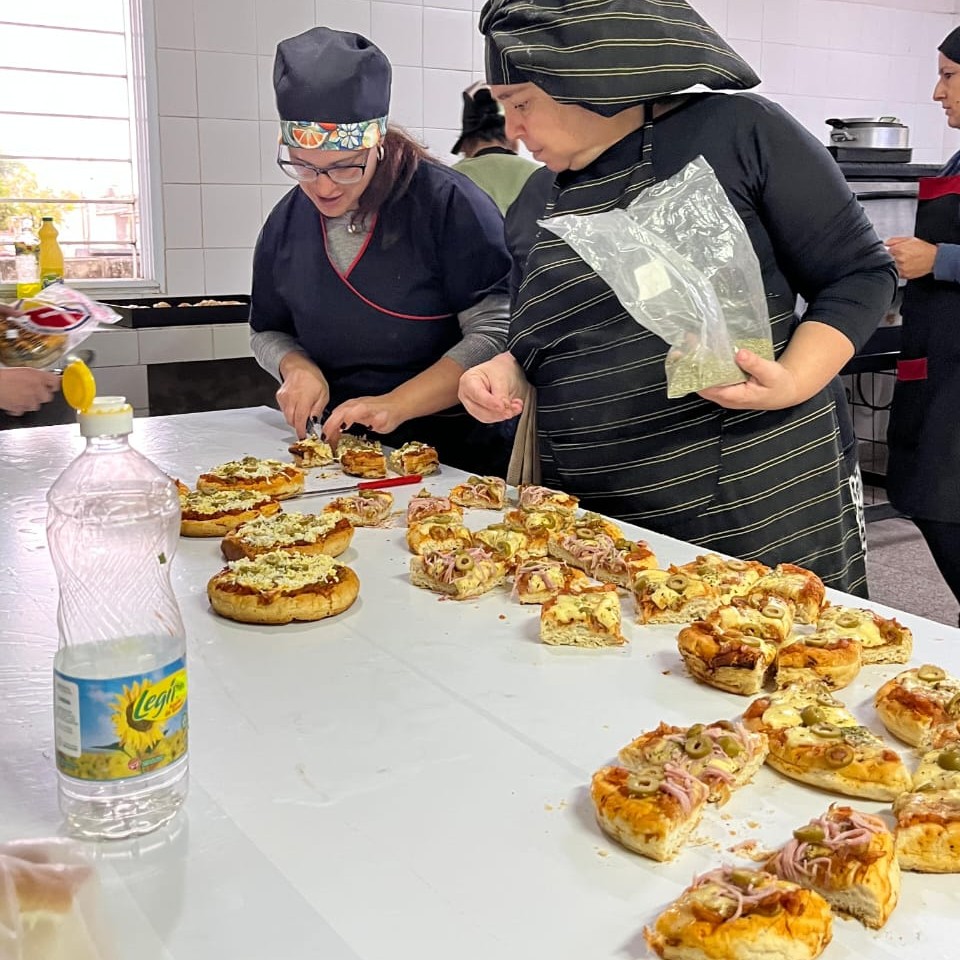 Los alumnos del curso de Catering pusieron en práctica su formación en un agasajo a periodistas